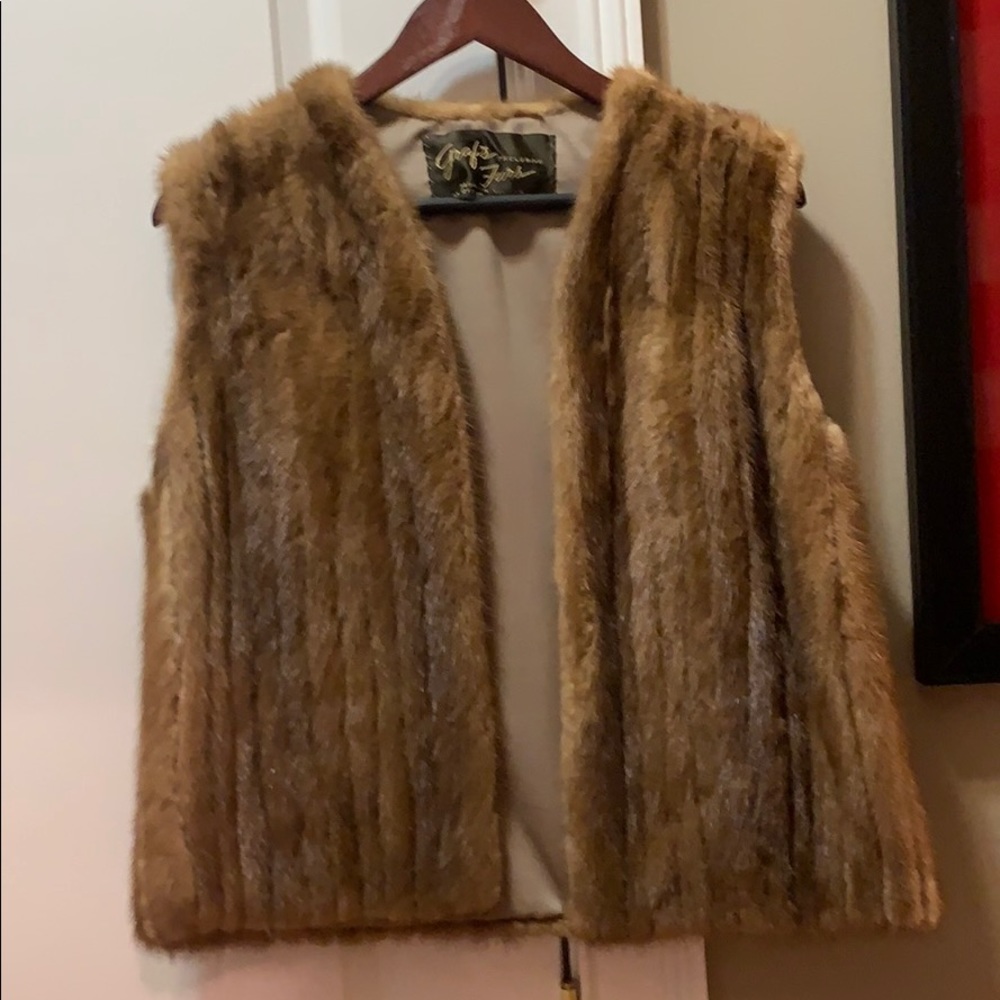 Graf’s fur’s 100 percent mink vest. Medium